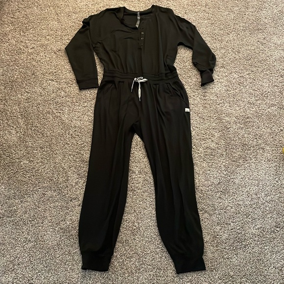 Vuori Womens Jumpsuit Lux Henley - with pockets! - Picture 5 of 8